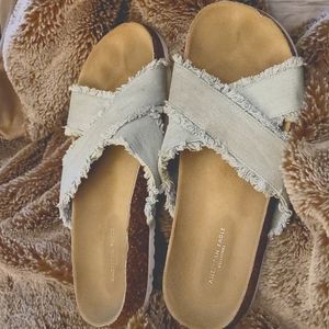 American Eagle outfitter slides